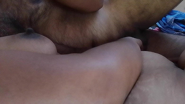 LEGSCOUPLE12: 丈夫按摩妻子的乳房