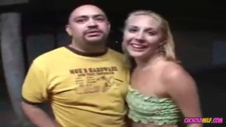 Cuckold MILF: 寝取られ熟女と彼女の夫は両方ともBBCを楽しんでいます