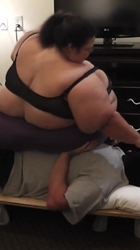 Bigmommakat- Je gedraag je alsof mijn kont zwaar is!