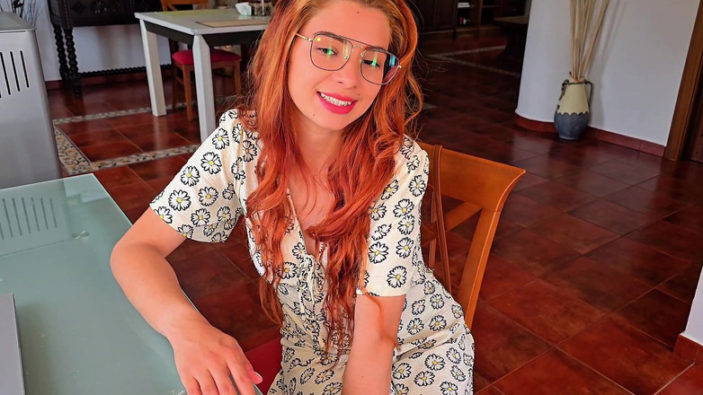 Labestiaylabella: 和我的同事在家工作，我不知道她是一个，但我穿着她可爱的眼镜很热