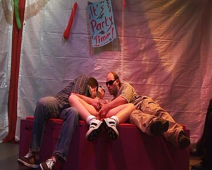 Porno kino: Ošklivá německá děvka dped v sexy trojce