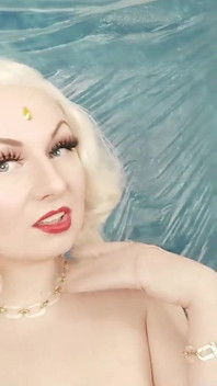 Nacktes arya grander selfie-video