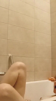 Oslava mých křivek ve vaně