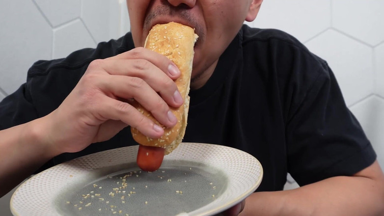 UnderXiaoQiang: Asmr hotdog telan sperma sampai banjir