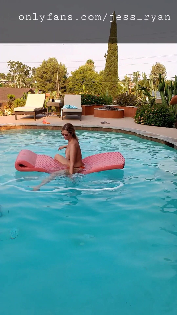 JessRyan: 梦中的熟女苗条浸渍