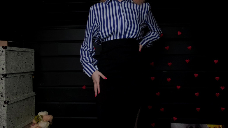 Eva Deva: 脱衣舞与手淫和打屁股。医生操我