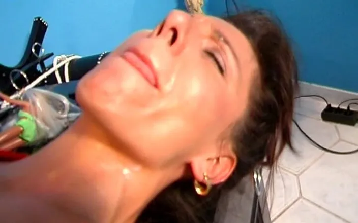 Deutsche Damen: A Slim German Woman Adores a Big Facial After Fucking...