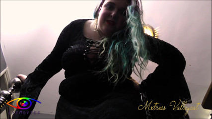 Mxtress Valleycat: Caged in giantess earrigns