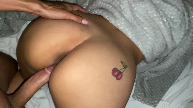 Yohamedi: Eu tive uma noite louca com meu meio-irmão em seu...