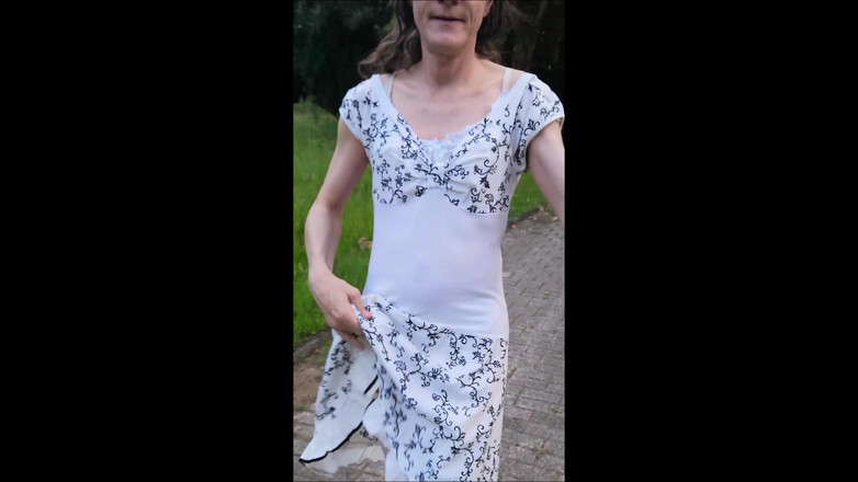 Slut Bella: Passeggiata a Dessou