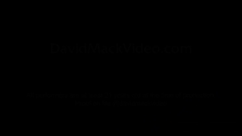 David Mack Video: Bella ink mi masturba