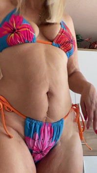 Dopasowanie bikini na wakacje