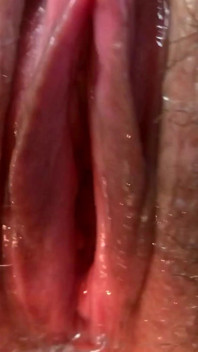 Tolong kencing di penisku. Sekarang aku akan menyetubuhimu dan kencing di dalam. Istri orgasme saat aku kencing di memeknya. Close up.