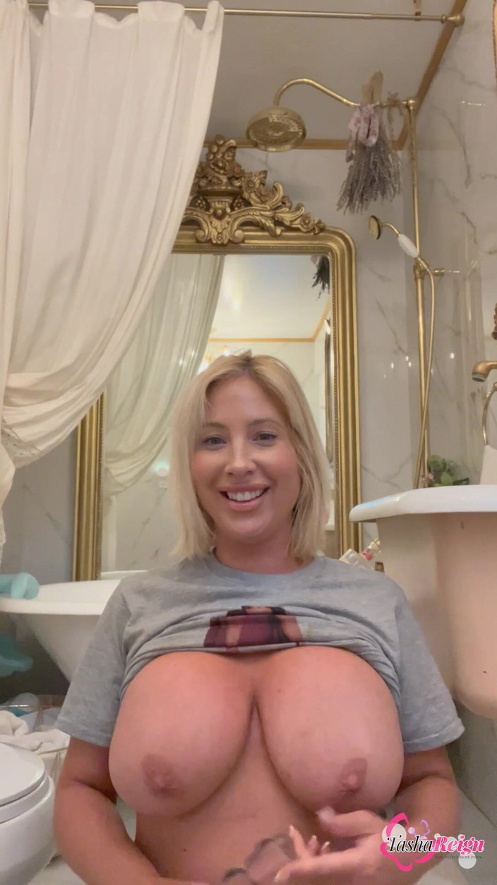 Tasha Reign official studio: Tasha reign तुम्हारे साथ खेलती है