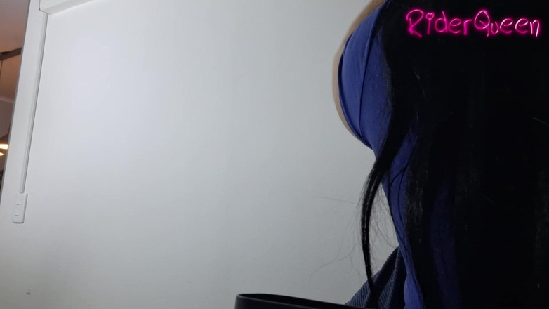 Riderqueen: Nevlastní matka sdílí postel s nevlastním synem – video pro fanoušky...