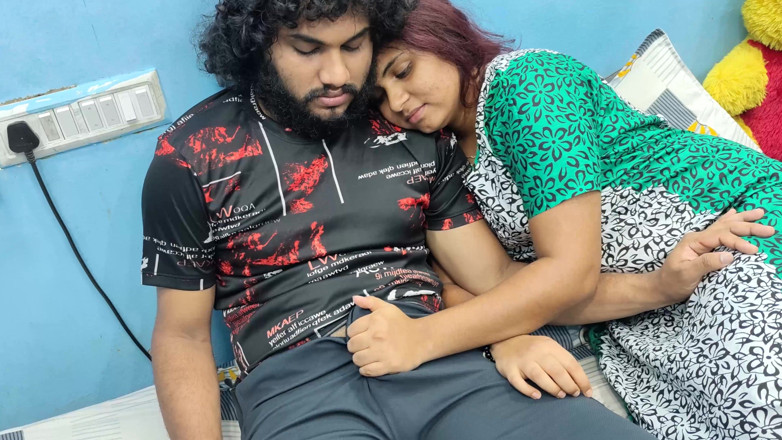 Vaigavarun Feet romance: Hand Job Romance of Indian Mallu Couple