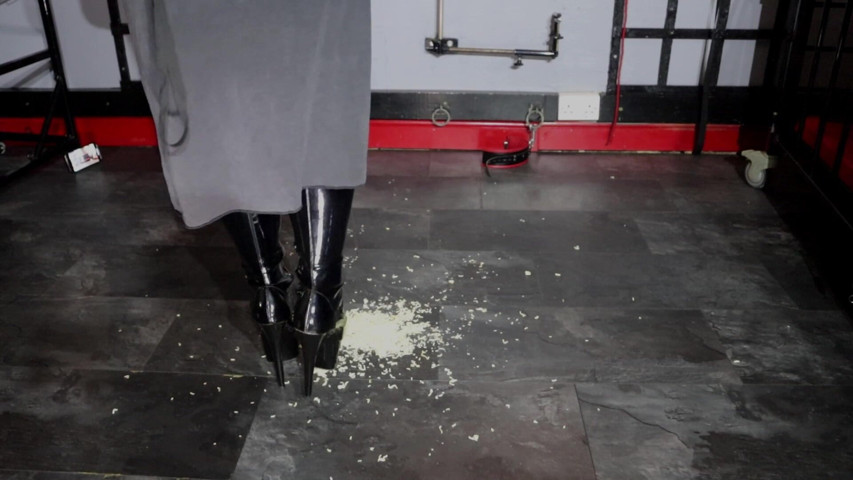 Crushing Noodles in Pvc Boots (Goddess Kinx) Crushing Noodles in Pvc Boots (Goddess Kinx)