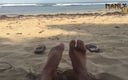 Manly foot: 두꺼운 흰색 정액 - 나체주의자 해변 - 정액 발 양말 시리즈 - Manlyfoot 에피소드 1