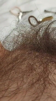 Saya bermain dengan rambut di saya.