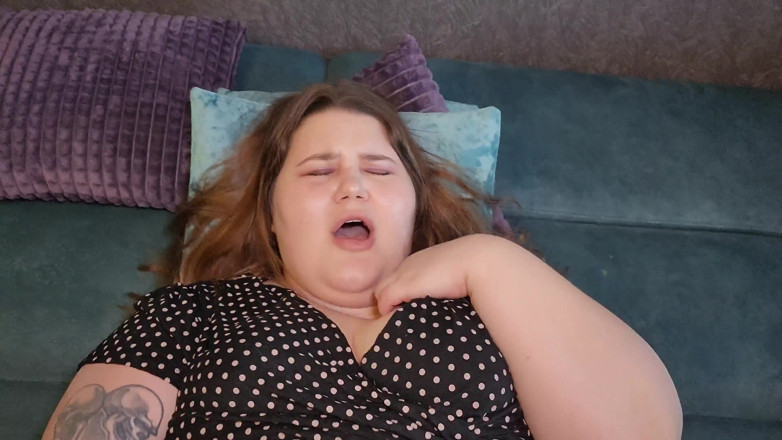 Peach Desert: Creampie torride dans la chatte d'une employée de sex-shop à gros...