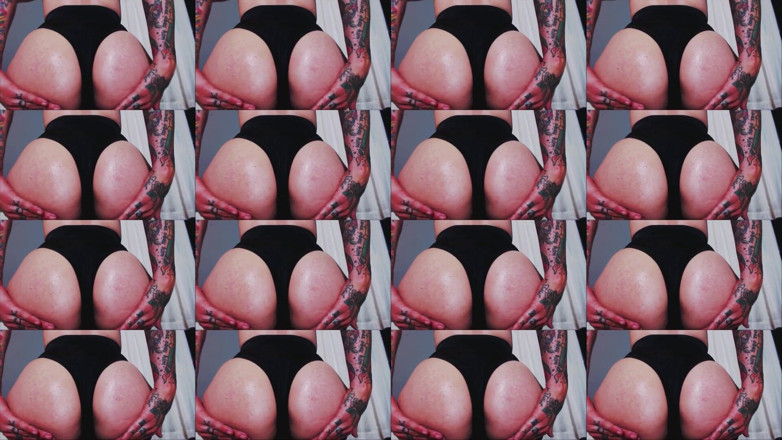 Miss Morticia: Naolejovaný zadek