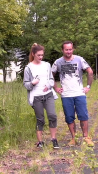 Sexy paar geht in den sex im freien direkt nach ihrem alltag, yoga und joggen