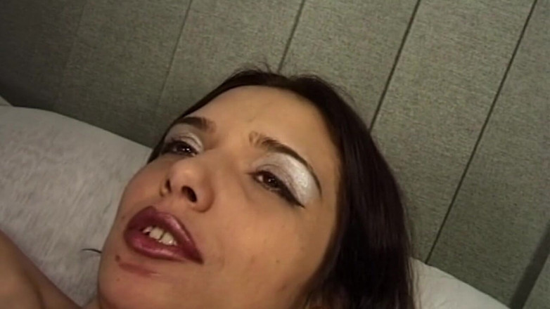 Bangora MILFs: Napalone MILF Głębokie gardło Ogromny dildo i wypcha owłosioną cipkę