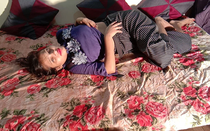 Sarika Vikki: Indická přítelkyně s jejím vysokoškolským milencem - desi sex