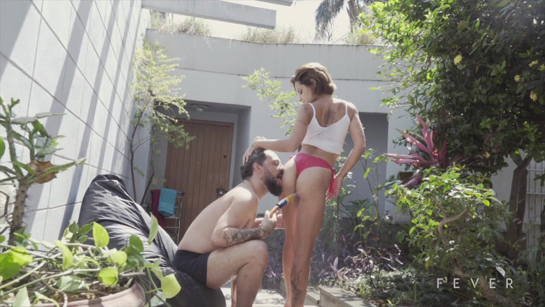 Fever Films: Questa mora si arrapa e scopa il tuo capo in...