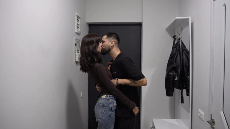 JDxBella: बेला एक स्ट्रैप-ऑन के साथ गधे में fucks