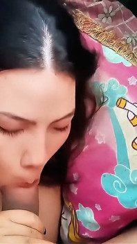 全部のチンポを喉に詰まらせて窒息したのを見てごらん