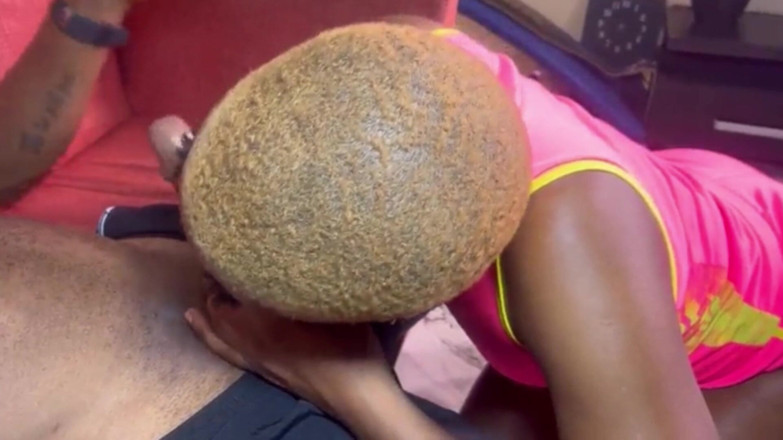 Prettypussy102: Ze speelt graag met haar man