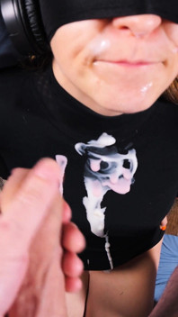 Mi cuello de tortuga y mi cara están todos en semen y yogurt! Juego de nuevo sabor