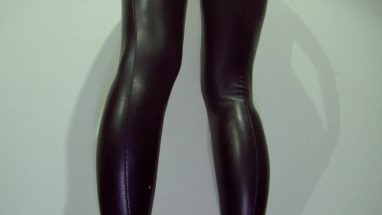 Leather Addict: Tight Black Leather Leggings - Sexy Nia
