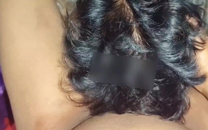 Mona sexy: Stiefmoeders poesje likkend, knijpte ik uit het sap en at...