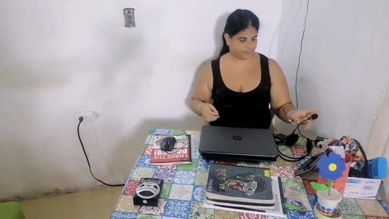 Adribella69: Toute seule se masturbe et squirte délicieux