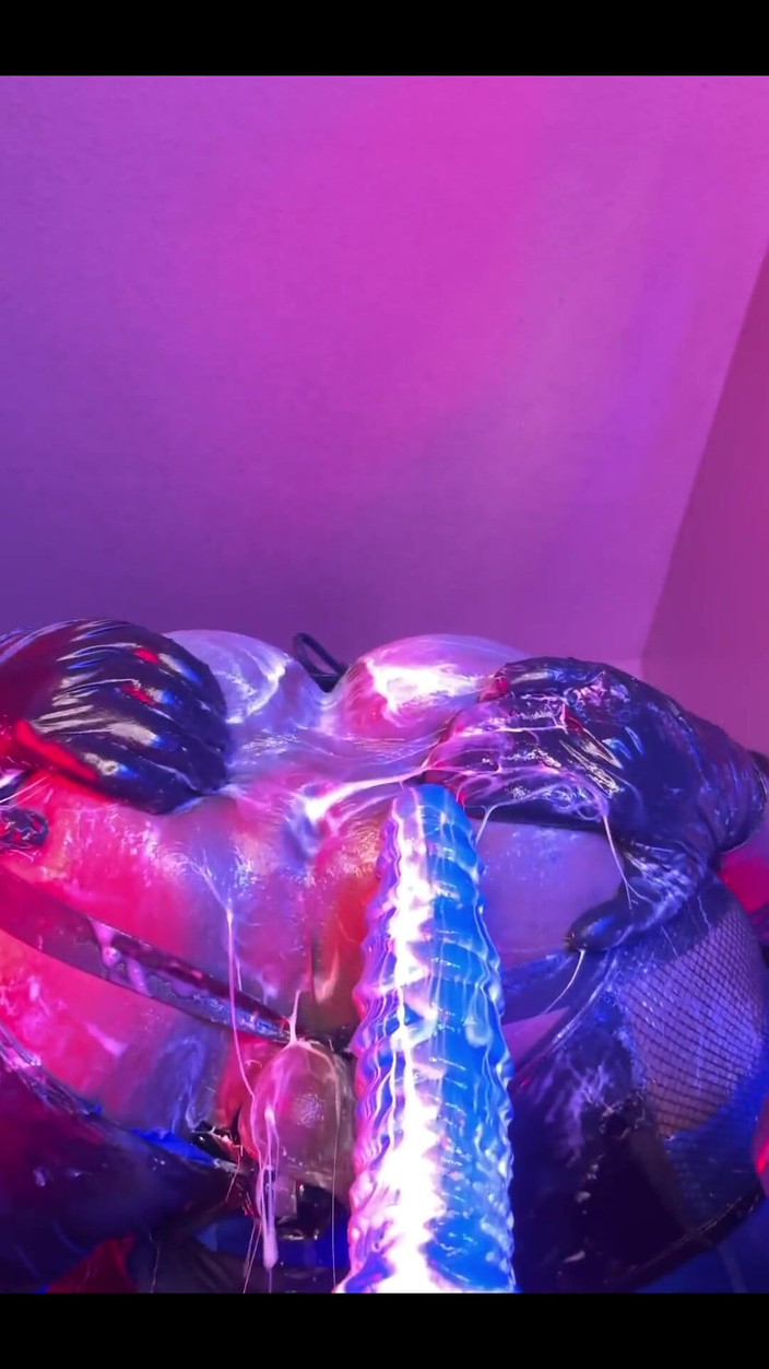 DipsoDeep: Oyuncaklarla deliğimi genişletiyorum fantezi dildo