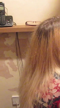 Amatérská blondýnka u gloryhole