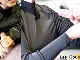 Les Gourmands: MILF suger i svart klänning och får sperma på ansiktet