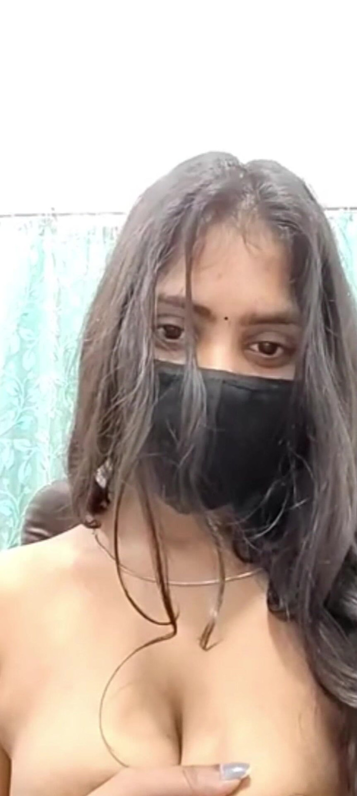 YourSexyWife: Novia muestra y presiona sus tetas en videollamada