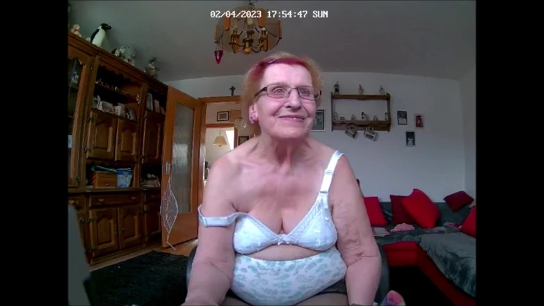 Heisseoma: Calda nonna in lingerie