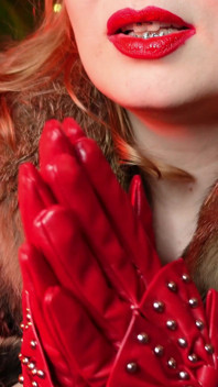 Sexy ASMR mit roten handschuhen