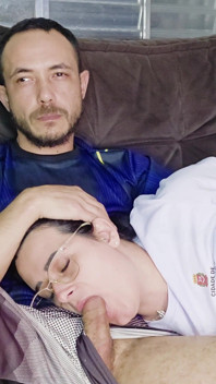 Adik tiri digoda oleh abang tirinya semasa menonton permainan Brazil
