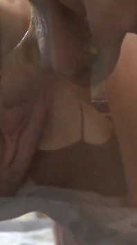 Prsatá Layla Rivera saje a šuká ptáka a pije sperma