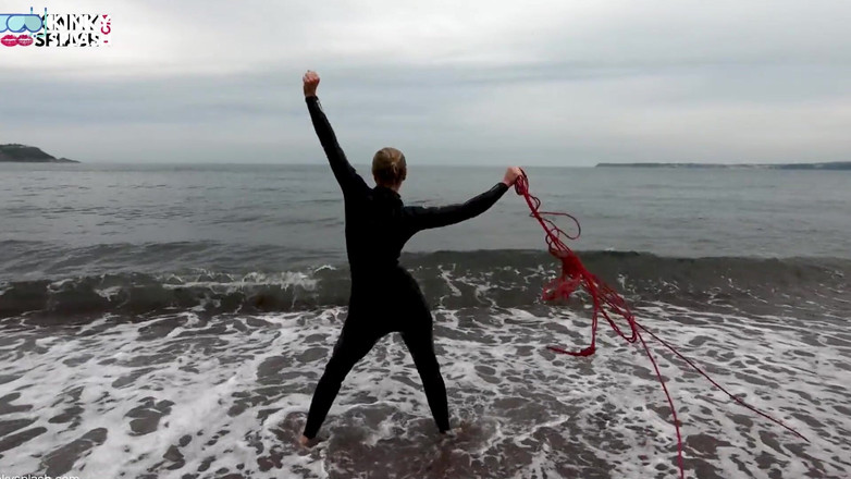 UKCuteGirl: Hogtied in un Wetsuit - sfida di fuga con la corda...