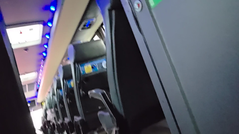 KrissKiss: Riskantní masturbace v autobuse