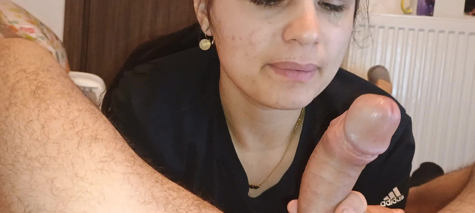 Ionut899: मेरी सौतेली बेटी मेरे लिए सभी कटलरी करती है