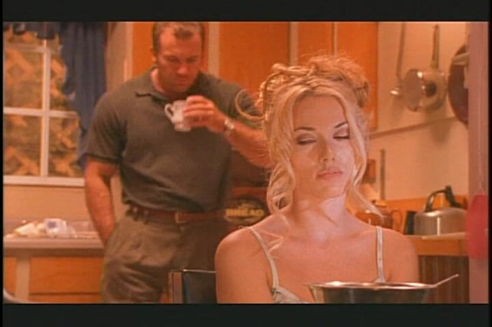 Perv Milfs n Teens: 金发女郎ava vincent在办公桌上做爱。Ava vincent，Herschel Savage - 变态熟女和少女