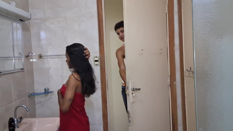 Jasmine santana: मैंने अपने सौतेले भाई को हस्तमैथुन करते हुए पकड़ा, मैं सींग से मर रहा था और उसे मुझे गर्म चोदने का फैसला किया