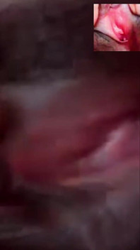 Ragazza Asiatica Mostra La Sua Figa E Il Suo Seno Grande